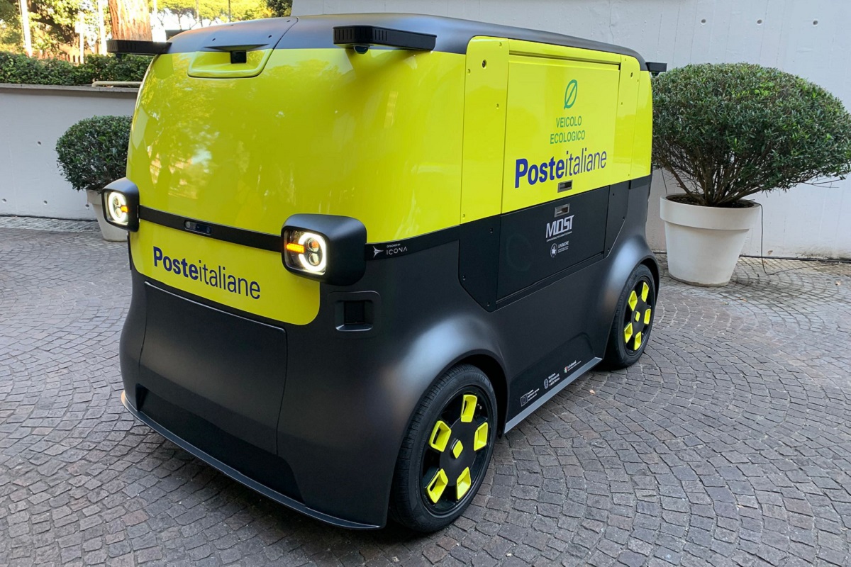 Rinnovabili • Il postino del futuro in mostra al Most 2025: auto a guida autonoma, e-bike cargo e droni