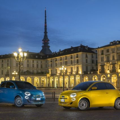 Rinnovabili • Fiat 500 ibrida: torna la produzione a Mirafiori. Elkann critica Ue: