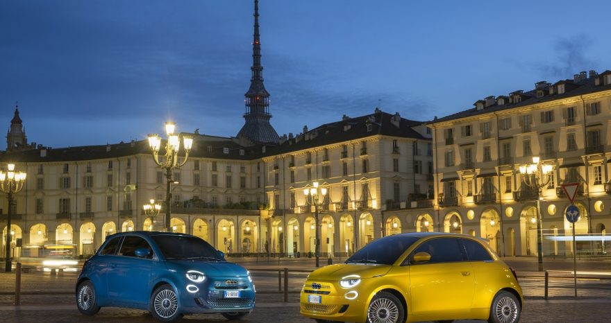 Rinnovabili • Fiat 500 ibrida: torna la produzione a Mirafiori. Elkann critica Ue: