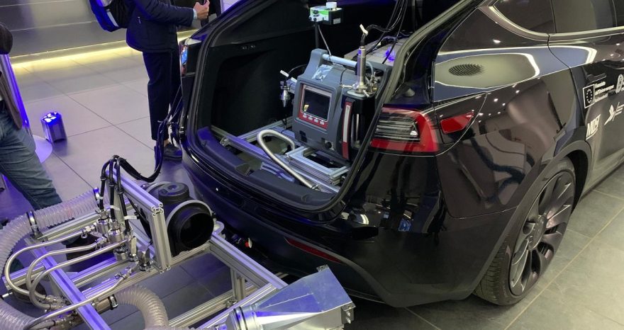 Rinnovabili • Inquinamento particolato, un dispositivo misura quello su gomme e freni delle auto elettriche