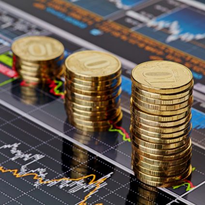 Rinnovabili • La finanza della transizione frena, ma le rinnovabili sono ancora da record