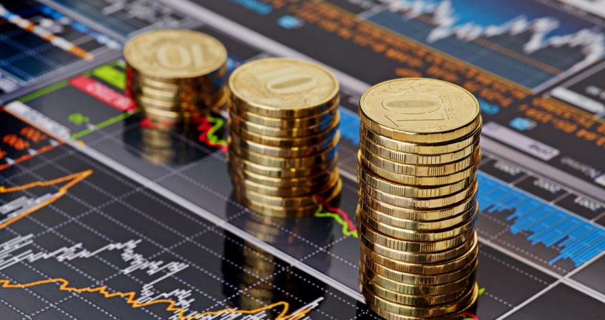 Rinnovabili • La finanza della transizione frena, ma le rinnovabili sono ancora da record