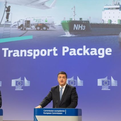 Rinnovabili • Ecco STIP, il piano UE per i trasporti sostenibili per fare il pieno di e-fuel