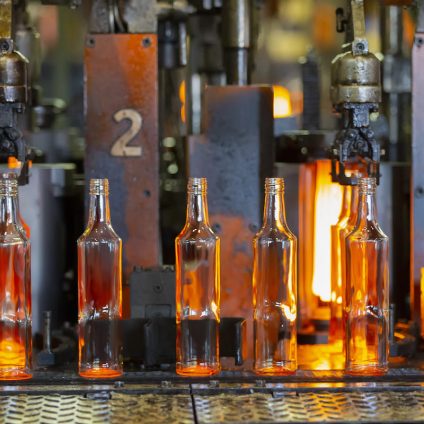 Rinnovabili • Il mase approva le regole operative dell'energy release, il meccanismo che anticipa alle aziende energivore energia rinnovabile a prezzi calmierati