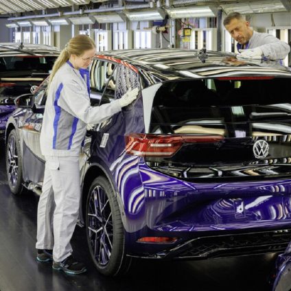 Rinnovabili • Volkswagen sposta la produzione in Cina: la nuova strategia per affrontare la crisi europea