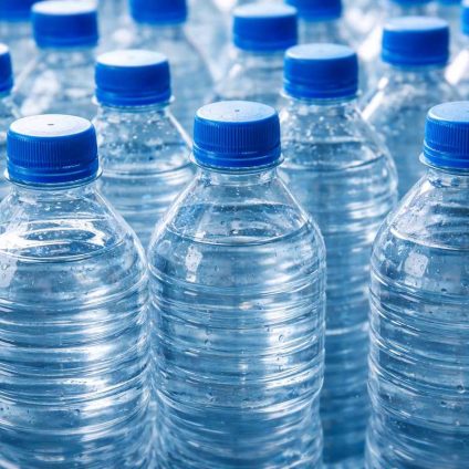 Rinnovabili • riciclo-della-plastica-ue-importazioni-plastica-riciclata-pet