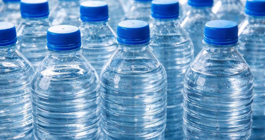 Rinnovabili • riciclo-della-plastica-ue-importazioni-plastica-riciclata-pet