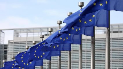 Rinnovabili • cbam-commissione-europea-tassa-carbonio-importazioni