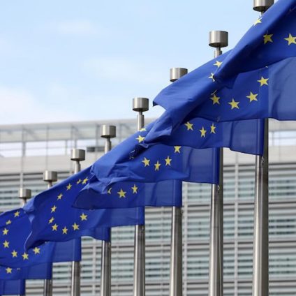 Rinnovabili • cbam-commissione-europea-tassa-carbonio-importazioni