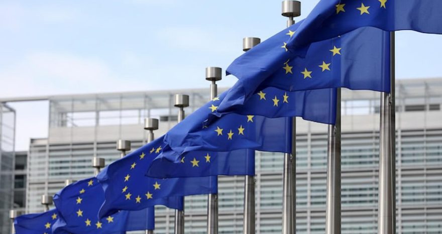 Rinnovabili • cbam-commissione-europea-tassa-carbonio-importazioni