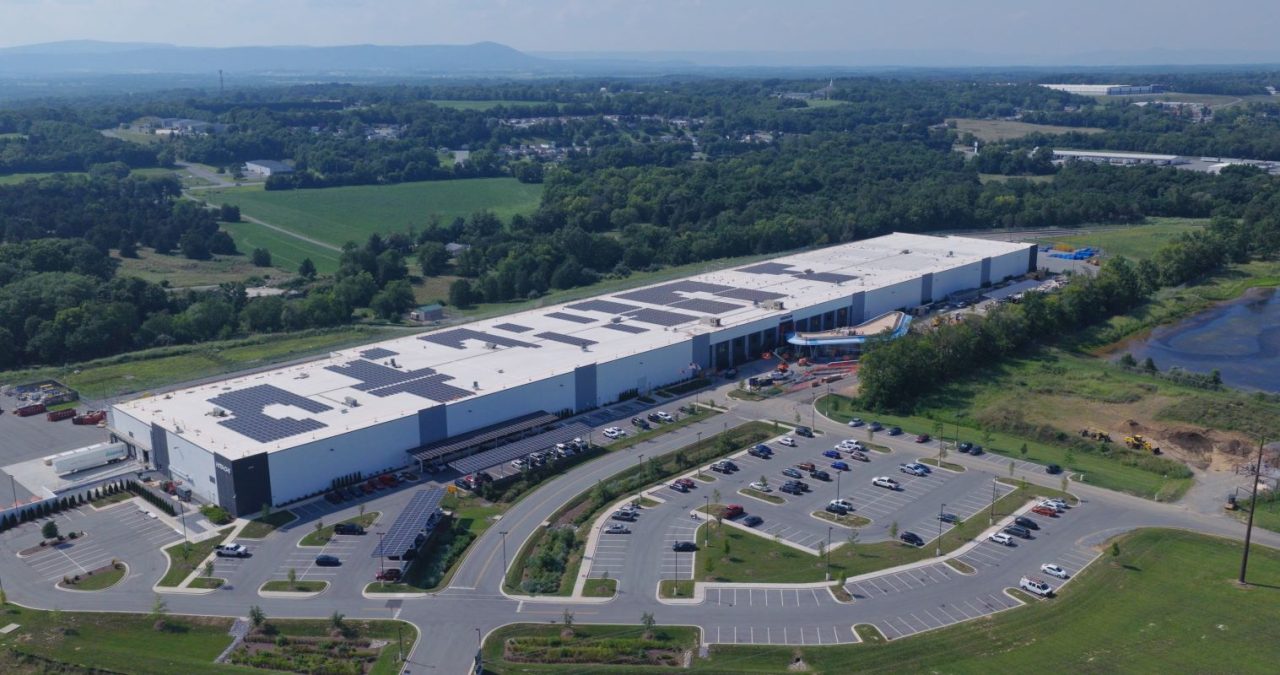 Rinnovabili • Nuovo stabilimento di Hitachi Rail ad Hagerstown, la fabbrica a 0 emissioni che cambierà il trasporto ferroviario USA