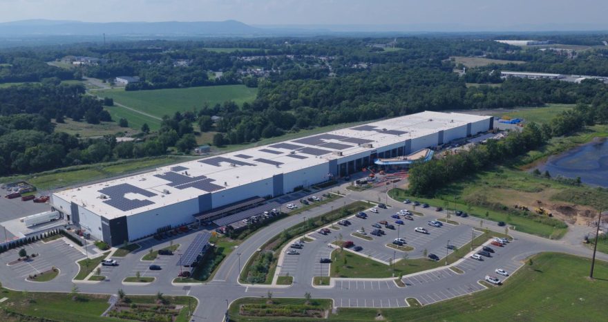 Rinnovabili • Nuovo stabilimento di Hitachi Rail ad Hagerstown, la fabbrica a 0 emissioni che cambierà il trasporto ferroviario USA