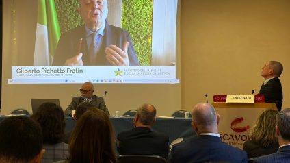 Rinnovabili • Finanza sostenibile oltre i 730mld: AIS lancia il tavolo nazionale sulle infrastrutture ESG