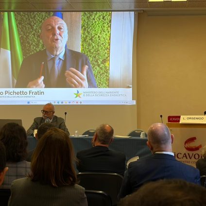 Rinnovabili • Finanza sostenibile oltre i 730mld: AIS lancia il tavolo nazionale sulle infrastrutture ESG