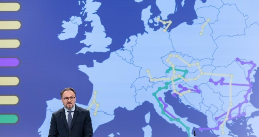 Rinnovabili • La Commissione UE lancia le Autostrade dell’energie: 8 corridoi critici e infrastrutture da accelerare