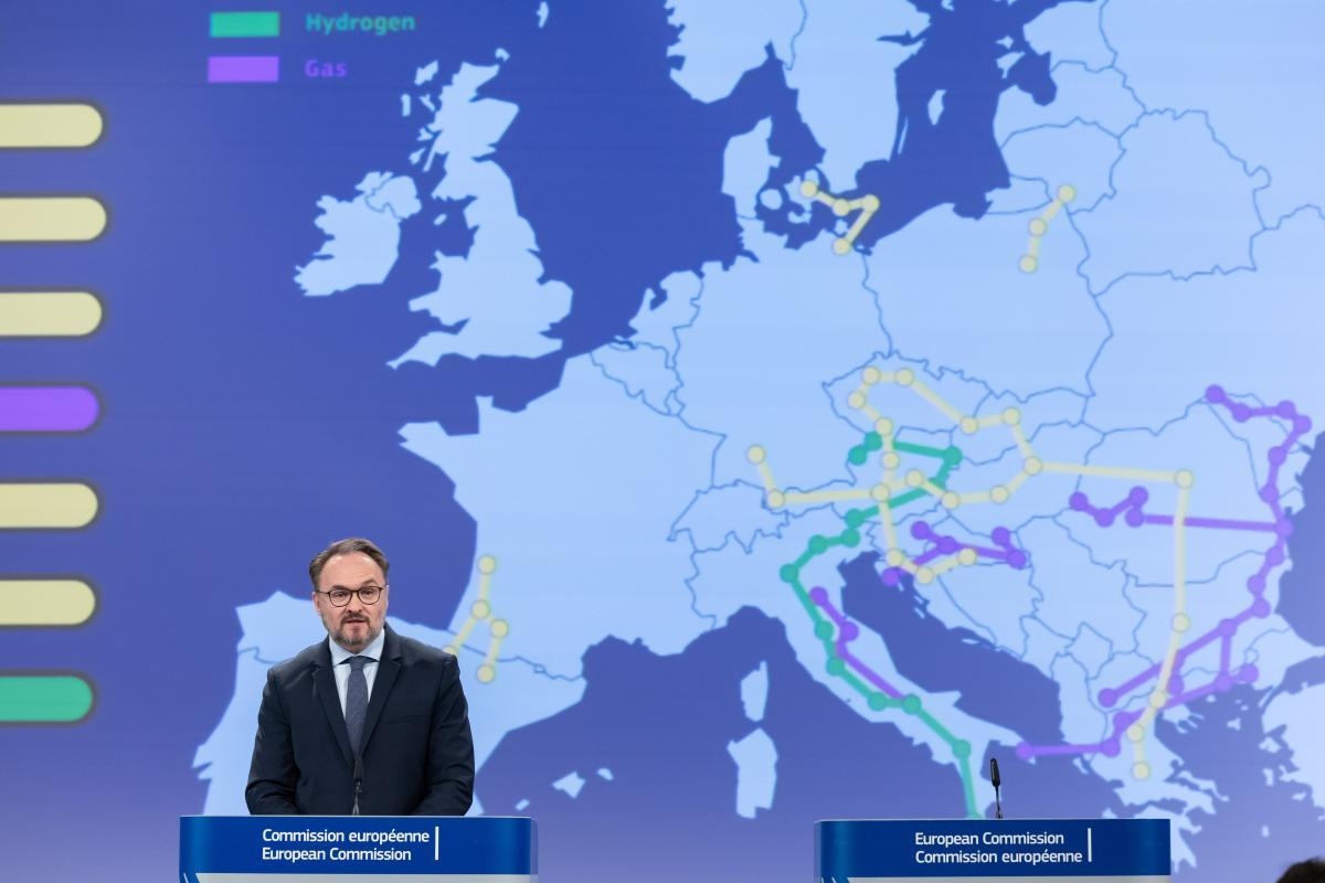 Autostrade dell’energia: 8 corridoi critici e infrastrutture UE da accelerare
