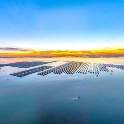 Rinnovabili • 1 GW di FV sulle acque cinesi: il solare offshore da record è in funzione
