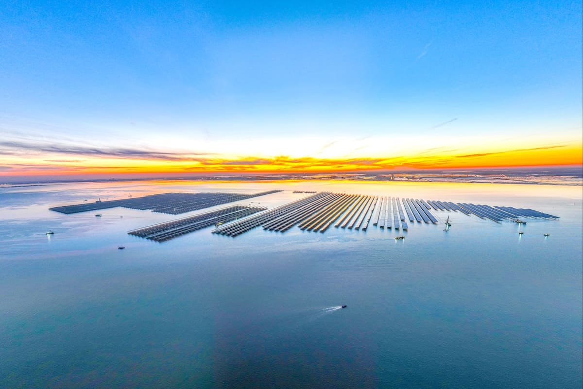 Rinnovabili • 1 GW di FV sulle acque cinesi: il solare offshore da record è in funzione