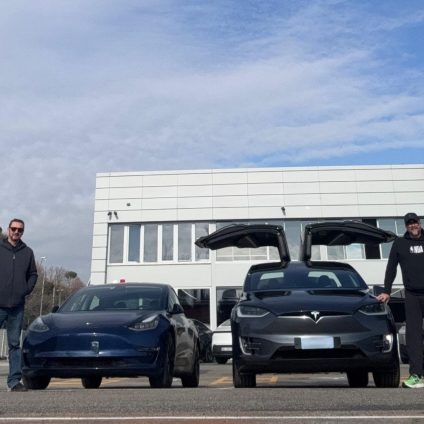 Rinnovabili • Cosa succede davvero a un’auto elettrica (e a una tradizionale) dopo 150.000 km?