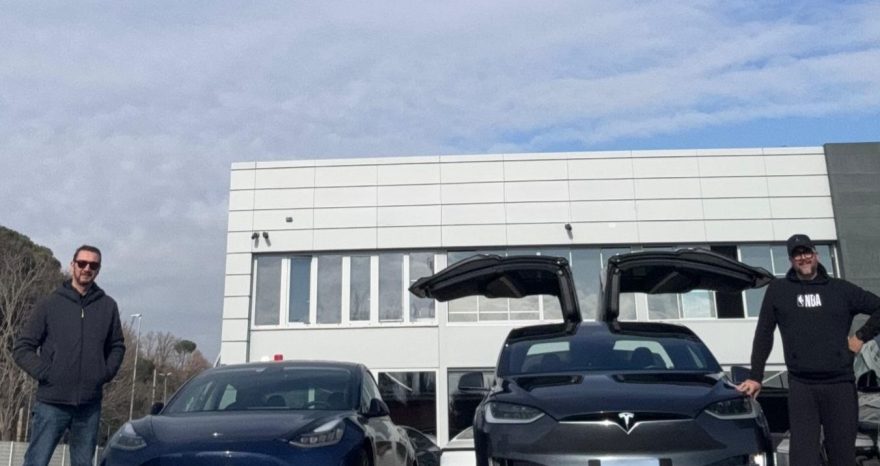 Rinnovabili • Cosa succede davvero a un’auto elettrica (e a una tradizionale) dopo 150.000 km?