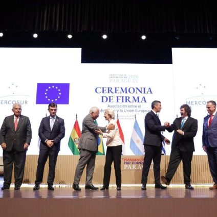 Rinnovabili • firma-mercosur-impatto-economia-ambiente