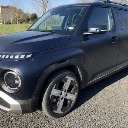Rinnovabili • Hyundai Inster, piccolo fuori e grande dentro. Il city SUV elettrico che conquista (Test Drive)