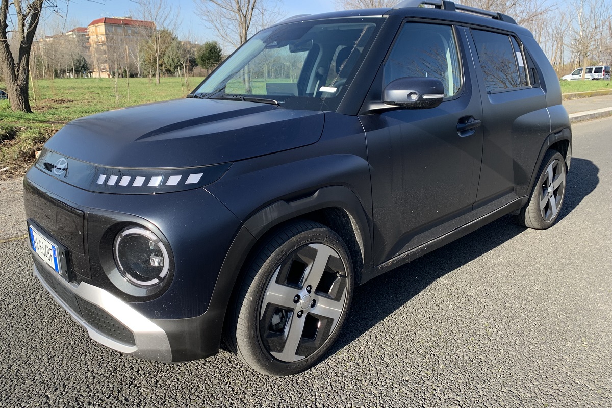 Rinnovabili • Hyundai Inster, piccolo fuori e grande dentro. Il city SUV elettrico che conquista (Test Drive)