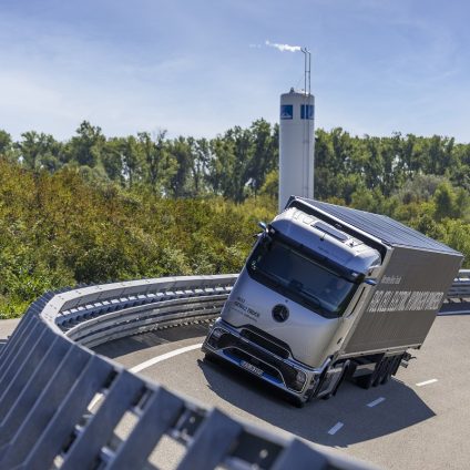 Rinnovabili • Camion a idrogeno, Mercedes-Benz lancia la secondo generazione di truck
