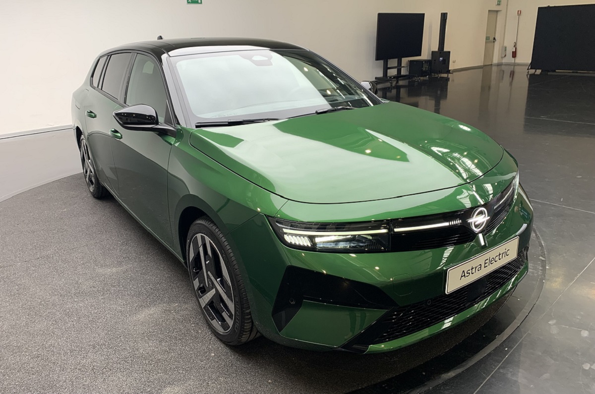 Opel Astra si accende di Led intelligenti, materiali sostenibili e batteria con più autonomia