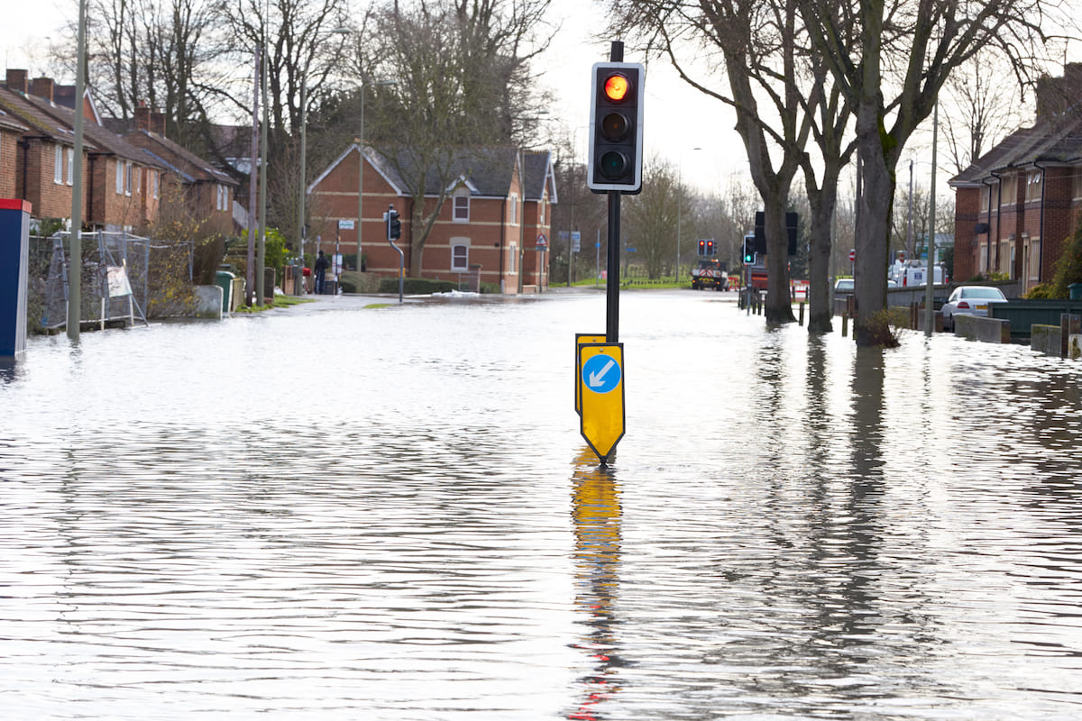 Rinnovabili • Incendi devastanti e forti temporali aggravano le perdite per le compagnie assicurative
