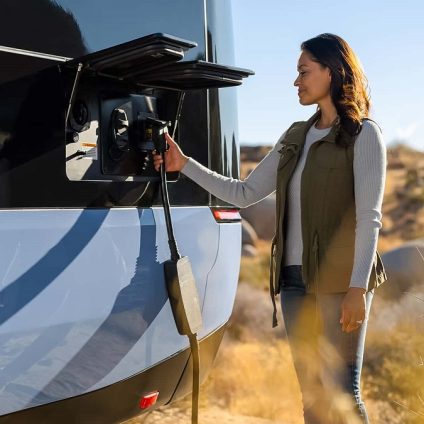 Rinnovabili • Roulotte elettrica con impianto fotovoltaico sul tetto: autosufficiente per una settimana