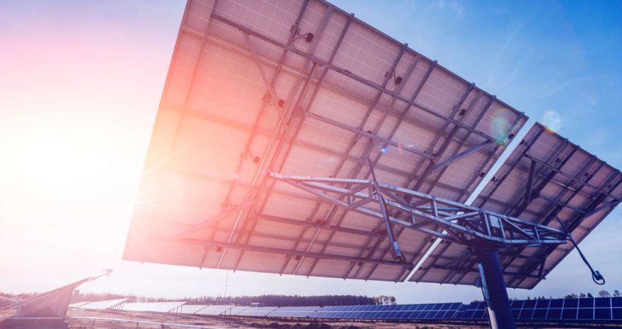 Rinnovabili • Inseguitori solari: la disponibilità reale nei grandi impianti è molto più bassa di quanto dichiarato