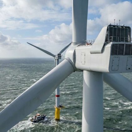 Rinnovabili • Fino al 70% di energia in più dal mare: turbine eoliche e maree sulla stessa piattaforma riducono i costi del 15%