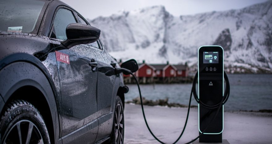 Rinnovabili • La Norvegia cambia modo di ricarica per le auto elettriche
