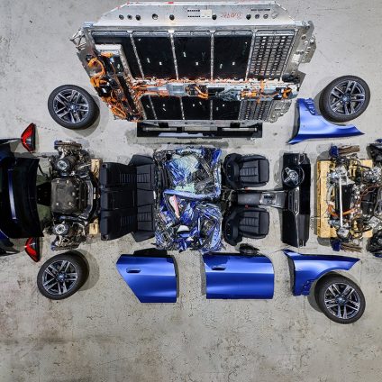 Rinnovabili • L’auto che si rigenera: BMW reinventa il riciclo delle batterie