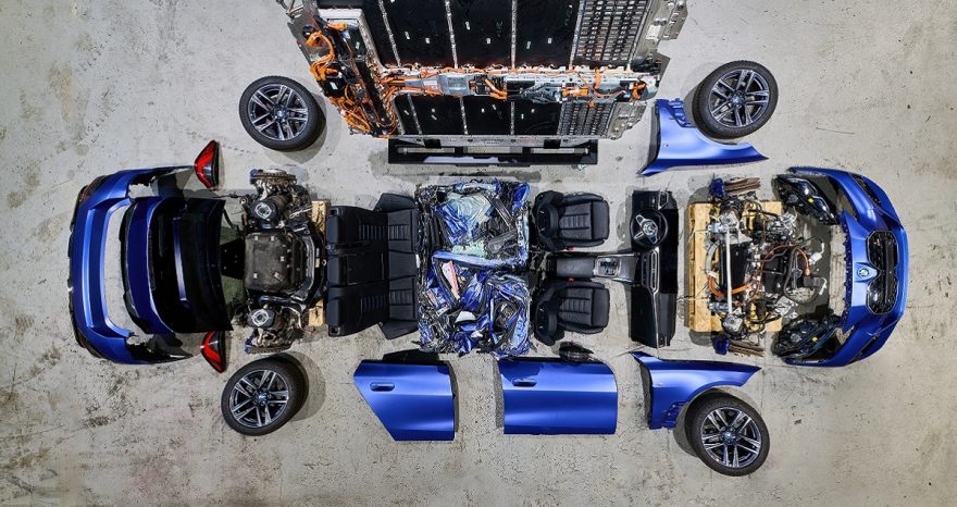 Rinnovabili • L’auto che si rigenera: BMW reinventa il riciclo delle batterie