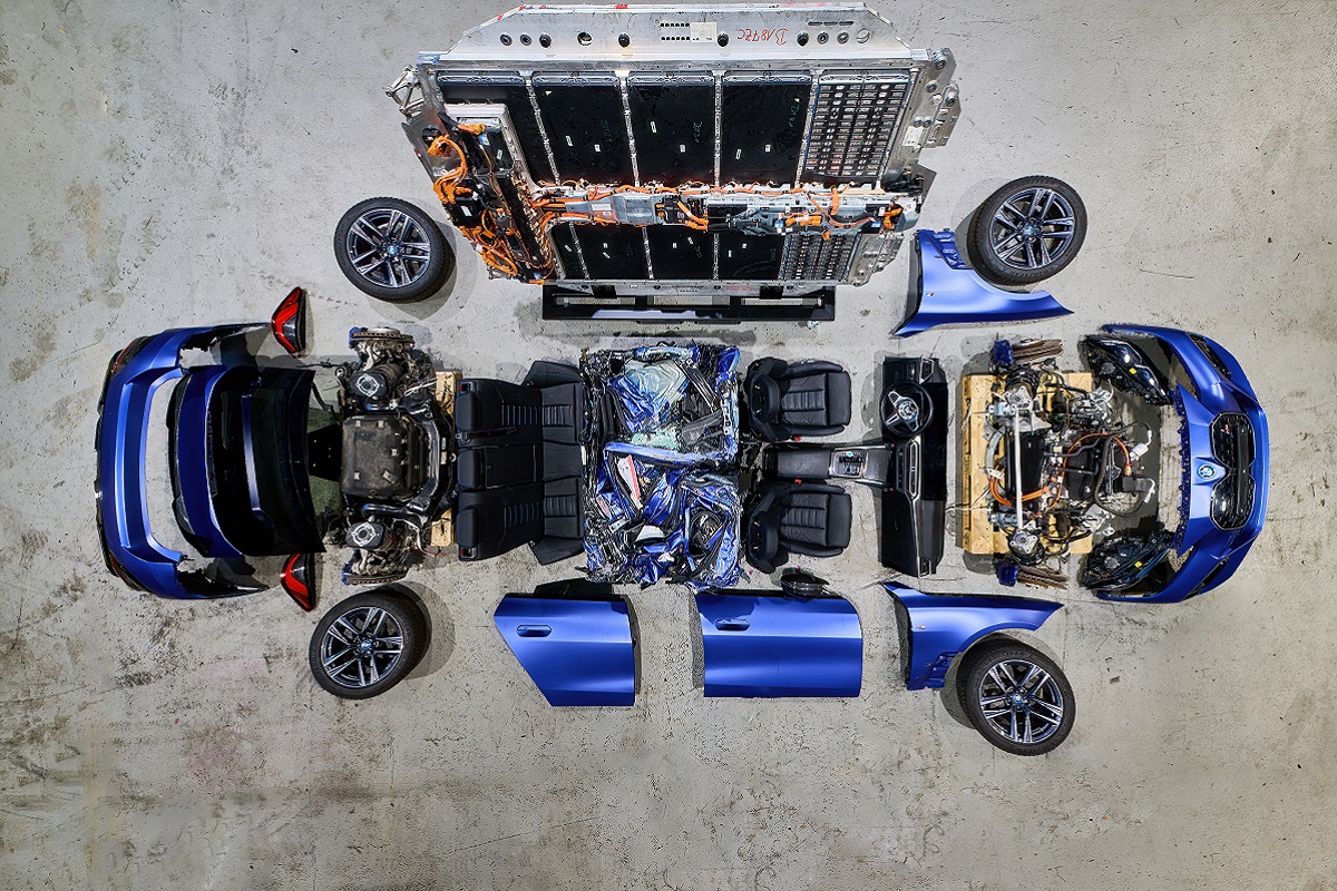 Rinnovabili • L’auto che si rigenera: BMW reinventa il riciclo delle batterie