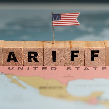 Rinnovabili • Commercio USA, tariffe fino al 3403% sui pannelli asiatici