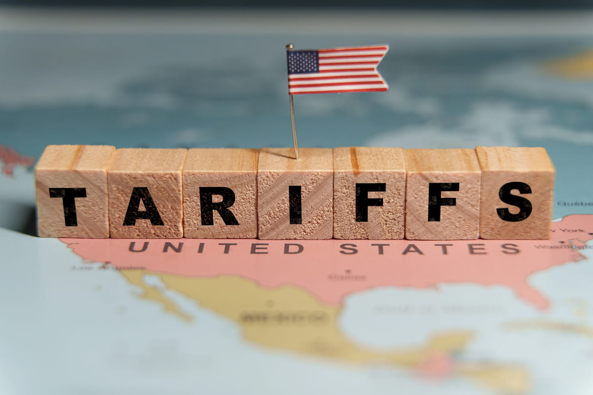 Rinnovabili • Commercio USA, tariffe fino al 3403% sui pannelli asiatici