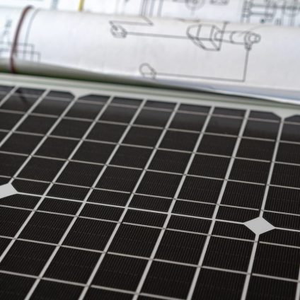 Rinnovabili • Nuovo Regolamento Controlli GSE 2026: sanzioni più graduate per impianti FER, artato frazionamento e moduli fotovoltaici non a norma.