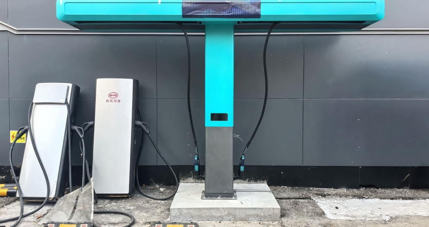 Rinnovabili • Ricarica auto elettrica, basta 1 secondo per 2 km: la svolta BYD