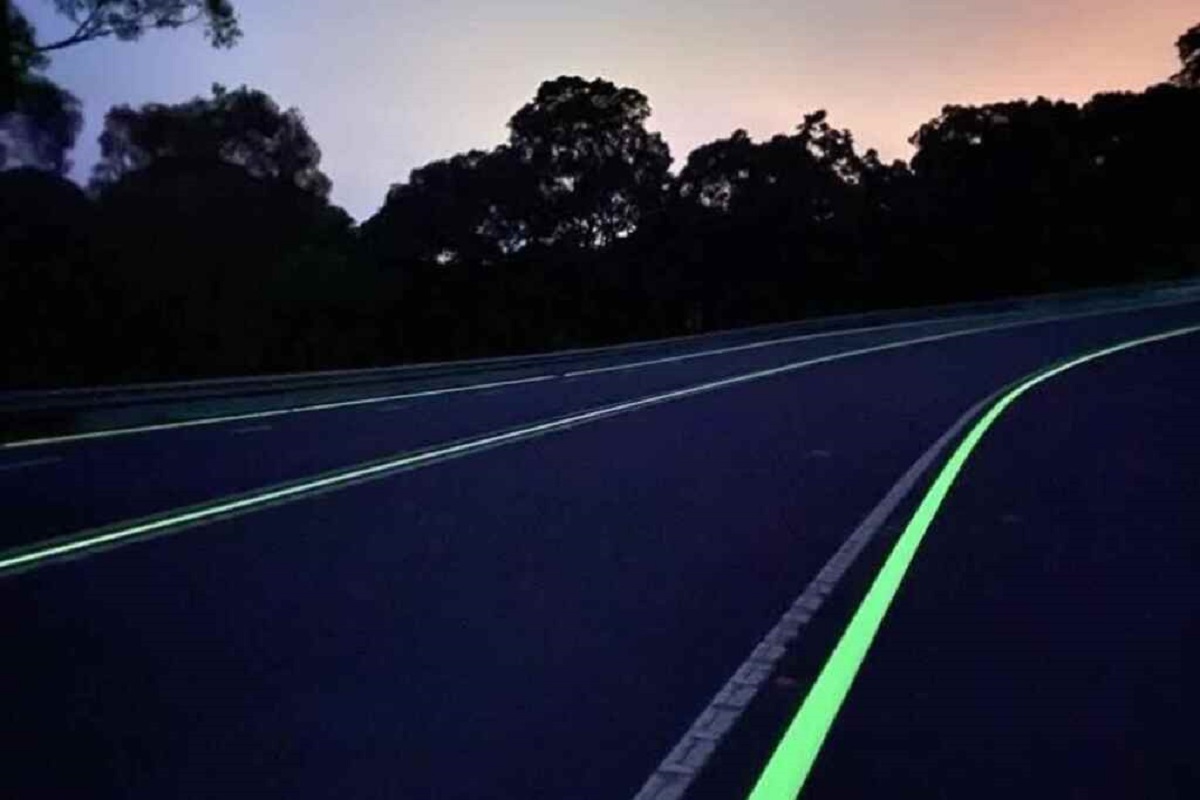 Segnaletica stradale, le strisce fotoluminescenti che s’illuminano di notte. Ma senza elettricità