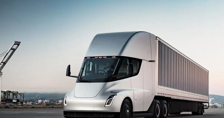 Rinnovabili • esla Semi, Musk lancia la sfida: 