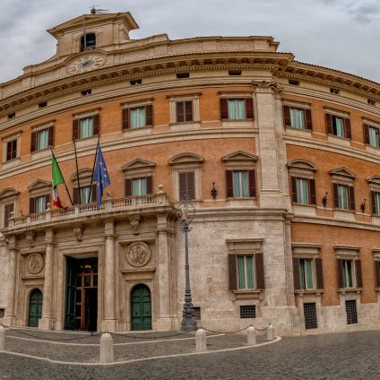 Rinnovabili • Audizioni alla Camera sul DL Bollette: dubbi su ETS, mercato elettrico e bioenergie