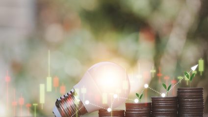 Rinnovabili • Strategia di investimento per l'energia pulita: pronti 75 mld in finanziamenti