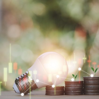 Rinnovabili • Strategia di investimento per l'energia pulita: pronti 75 mld in finanziamenti
