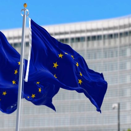 Rinnovabili • prezzo-carbonio-ue-ets-politiche-climatiche-energia-guerra-in-iran