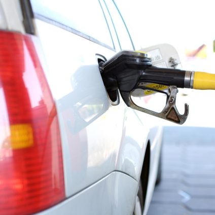 Rinnovabili • Extraprofitti carburanti - fino 24 miliardi nel 2026 in UE
