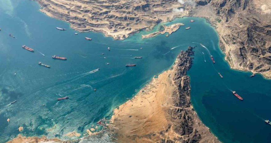 Rinnovabili • Sicurezza energetica - come ridurre le esportazioni fossili nel contesto della crisi nello Stretto di Hormuz.