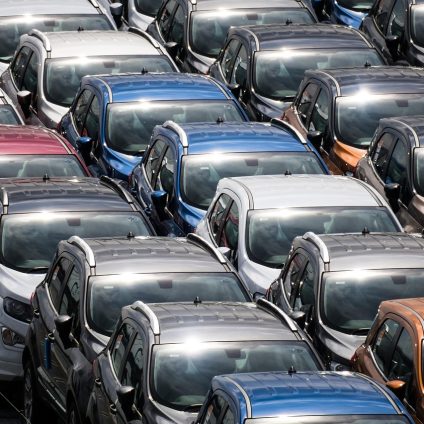 Rinnovabili • Immatricolazioni auto: flessione in Ue, ma l'Italia cresce. Ibride, elettriche, plug-in fanno da traino